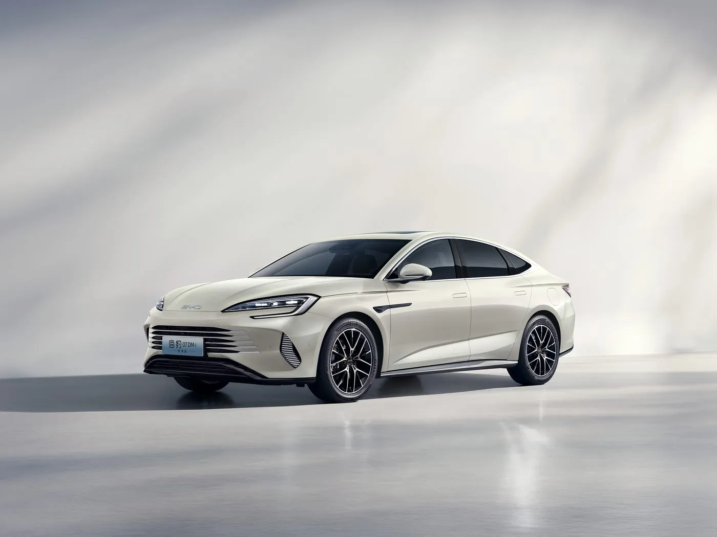 BYD Seal 07 DM-i: 주행 거리에 대한 불안감을 위해 제작된 하이브리드