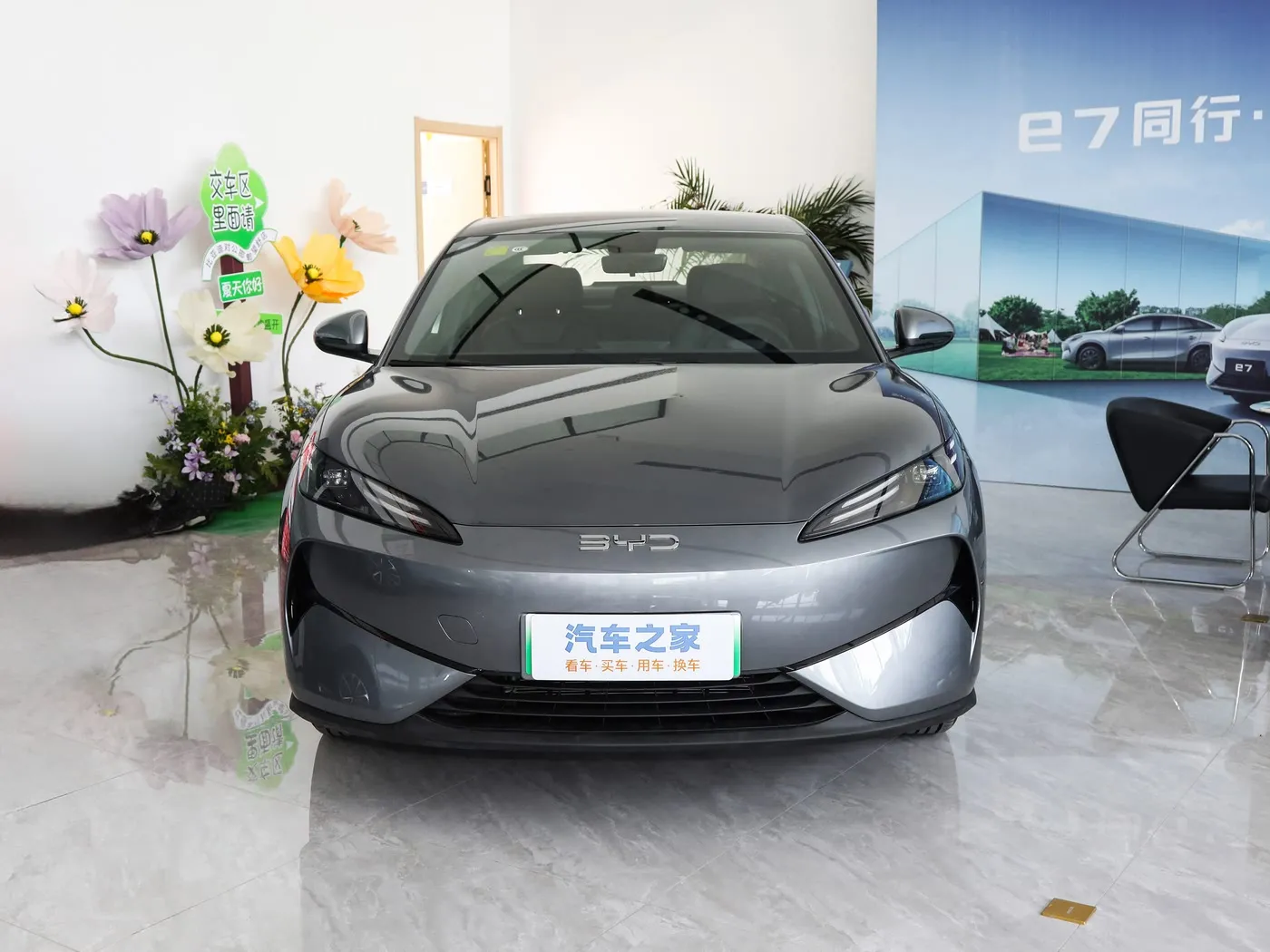 새 모델 BYD E7 EV 자동차 150km/h 최고 속도 136HP 180Nm 토크 5인승 전기 자동차