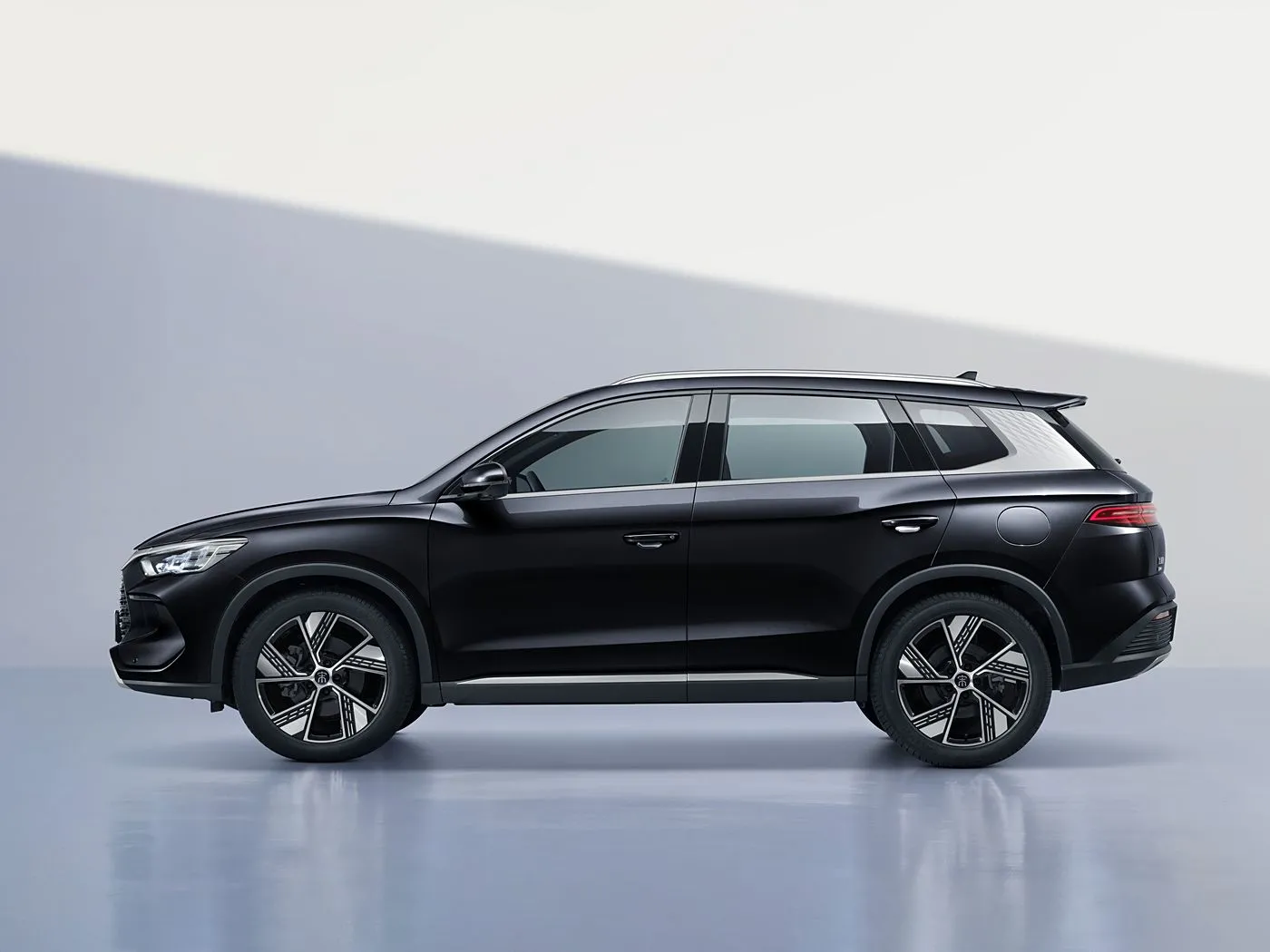 BYD Song Pro DM-i 장거리 하이브리드를 갖춘 소형 PHEV SUV NEW ENERGY 차량