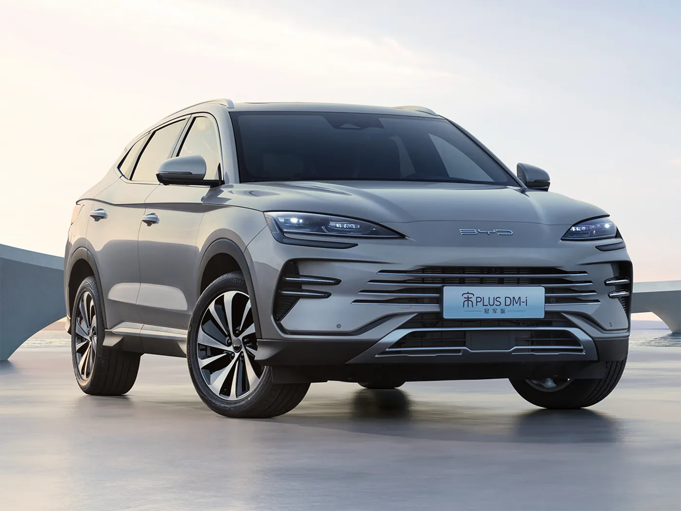 BYD Song Plus SUV 자동 AWD(후면 카메라 가죽 시트 포함) 하이브리드 연료 좌측 스티어링
