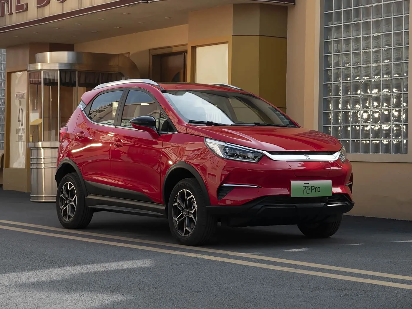 BYD Yuan Pro 럭셔리 전기 SUV 320KM 범위 도시 주행을 위한 고급 기능 신에너지 차량