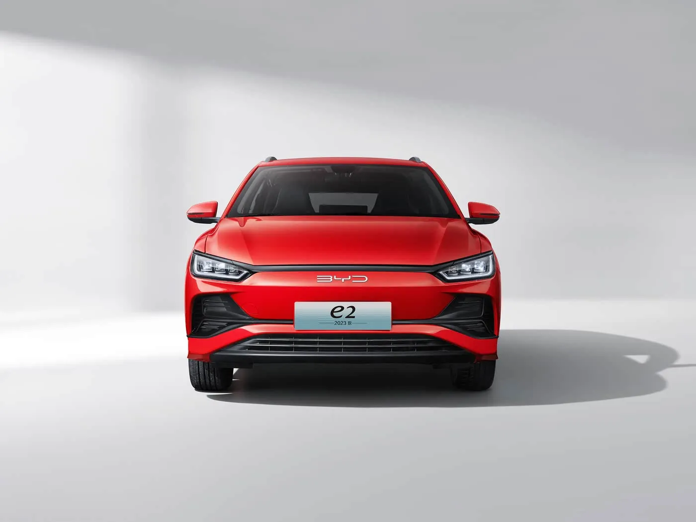 BYD E2 럭셔리 전기 EV 세단형 SUV 해치백 리튬 배터리 모터가 장착된 왼쪽 조향 자동차 중국의 신에너지 차량