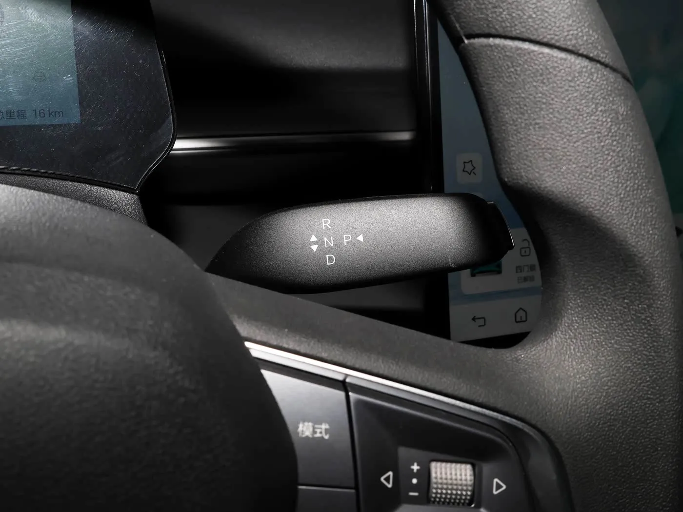새 모델 BYD E7 EV 자동차 150km/h 최고 속도 136HP 180Nm 토크 5인승 전기 자동차
