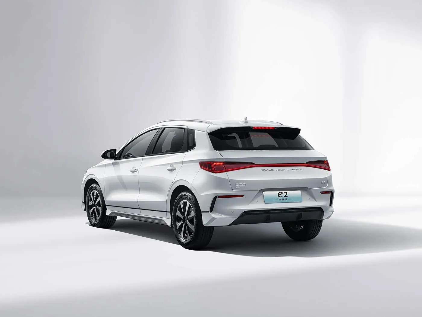 BYD E2 럭셔리 전기 EV 세단형 SUV 해치백 리튬 배터리 모터가 장착된 왼쪽 조향 자동차 중국의 신에너지 차량