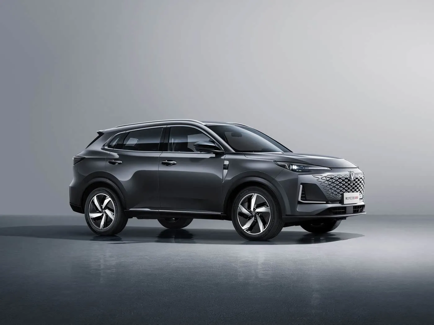 Changan CS55 PLUS 소형 SUV 190km/h 최고 속도, 360° 카메라, 듀얼 존 AC 및 JBL 오디오 프리미엄 트림