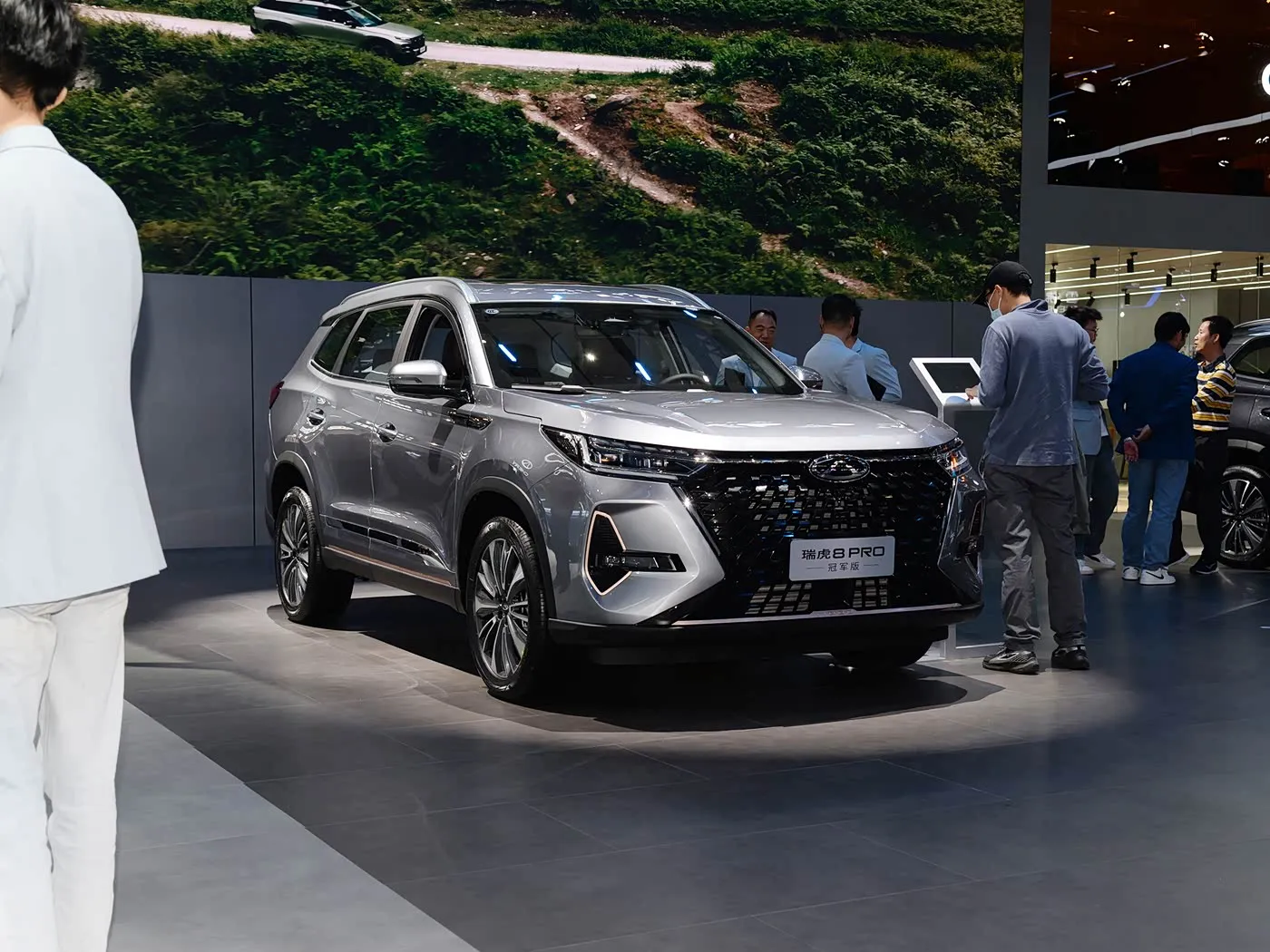 Chery Tiggo 8 Pro 럭셔리 패밀리 SUV 자동 변속기 후면 카메라 R18 왼쪽 가솔린 다크 가죽 시트 유로 VI 방출 AWD