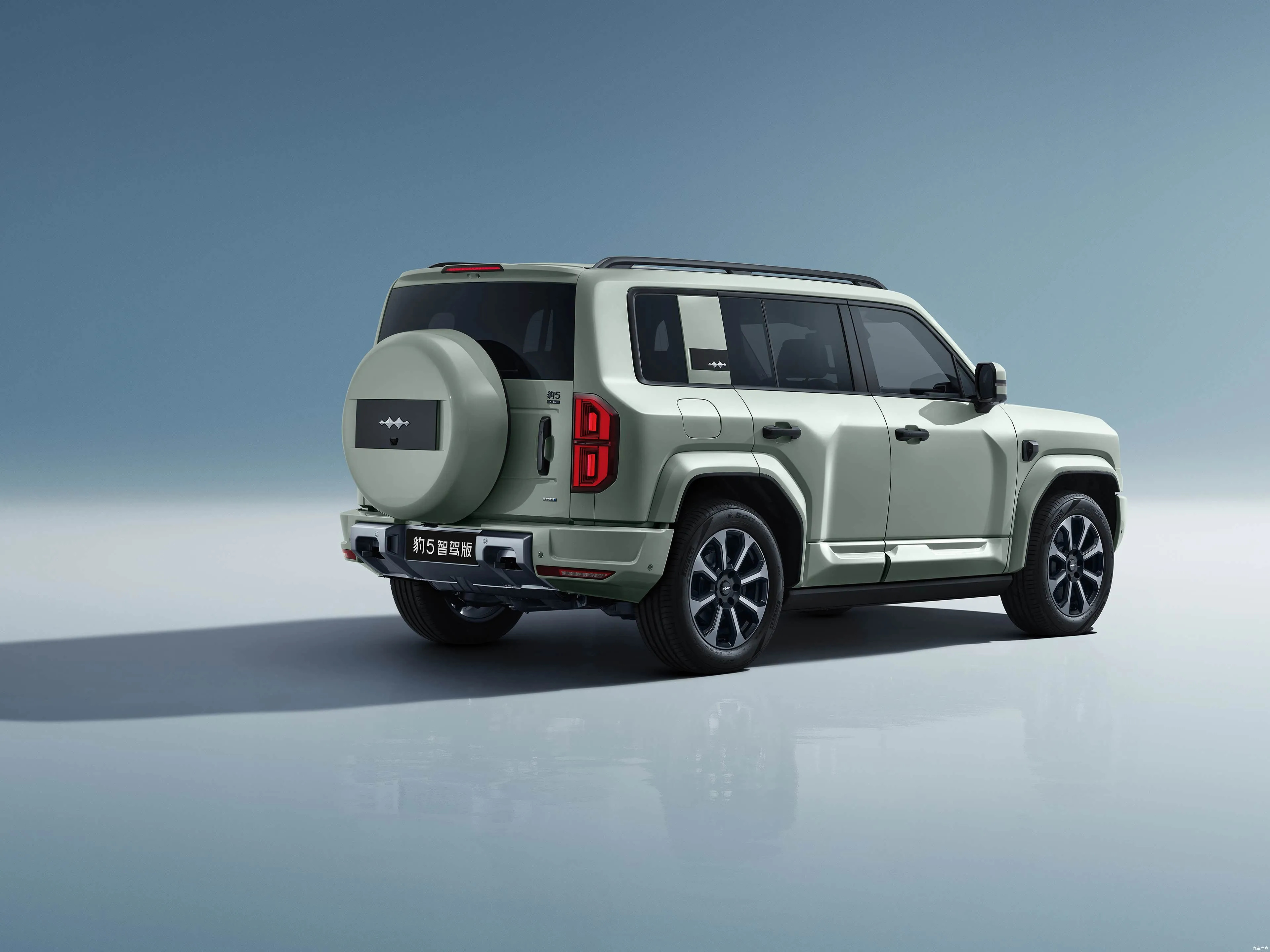 프리미엄 BYD Leopard 5 하이브리드 PHEV 오프로드 SUV(15.6인치 스크린 포함) 4x4 드라이브 4WD 83L 연료 탱크