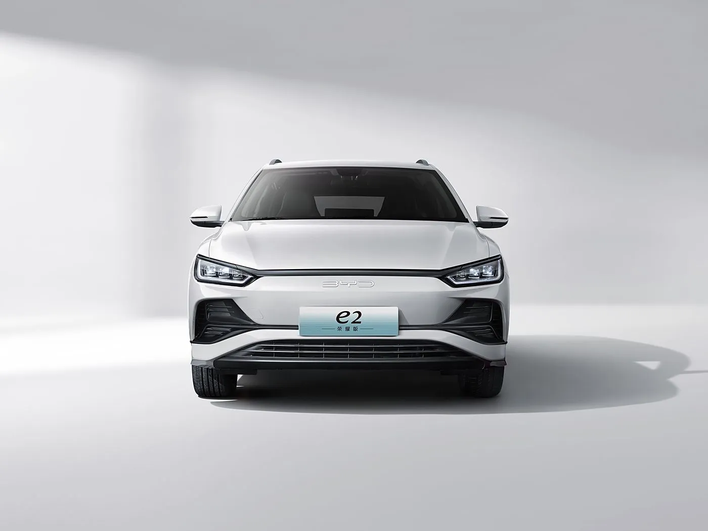 BYD E2 럭셔리 전기 EV 세단형 SUV 해치백 리튬 배터리 모터가 장착된 왼쪽 조향 자동차 중국의 신에너지 차량