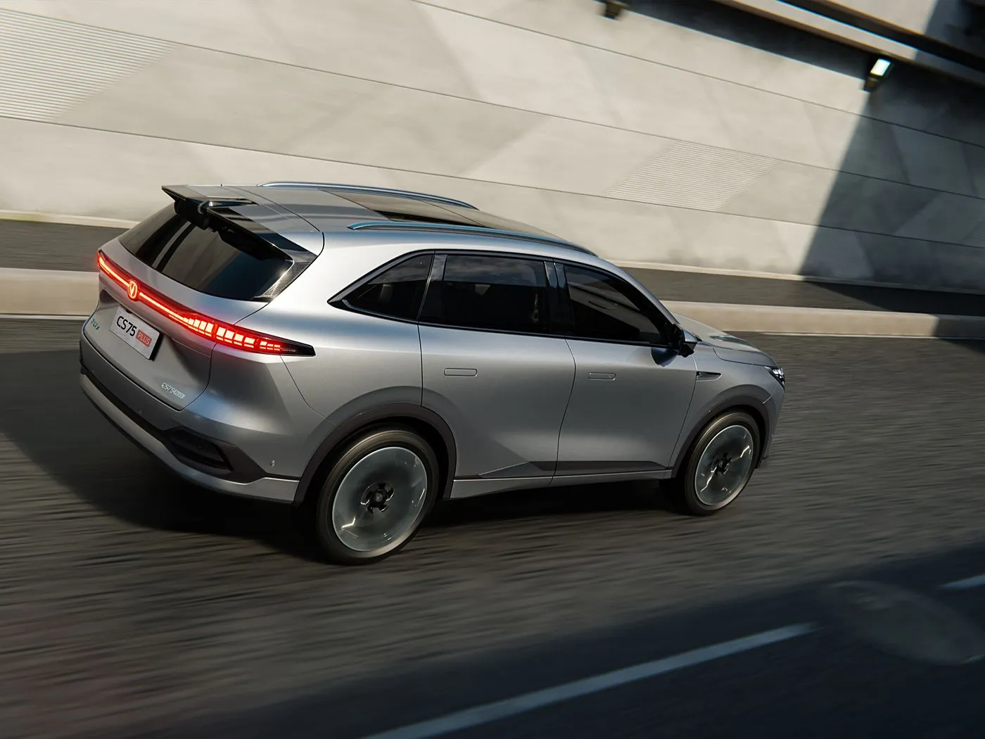 Changan CS75 PLUS 1.5T/2.0T L2.5 어시스트, 15.6인치 터치스크린 및 긴 휠베이스를 갖춘 소형 SUV