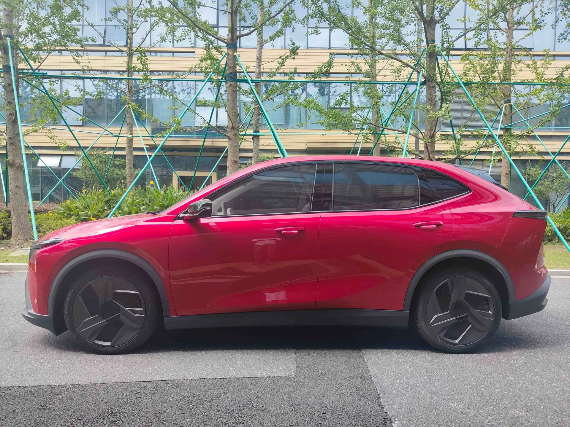 LEV01 오른손잡이 SUV NEW ENERGY VEHICLE EV 장거리 휠베이스 5인승