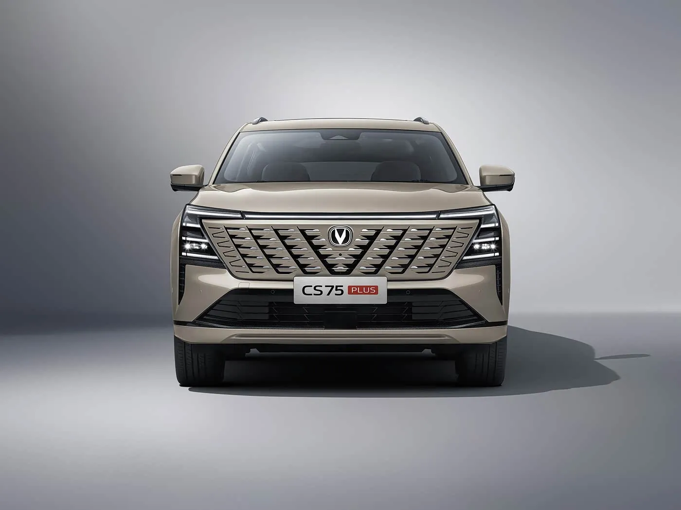Changan CS75 PLUS 1.5T/2.0T L2.5 어시스트, 15.6인치 터치스크린 및 긴 휠베이스를 갖춘 소형 SUV