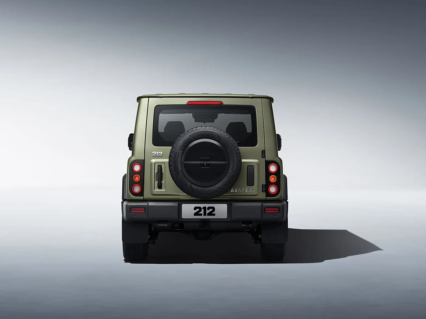 2025 BAIC 212 T01 견고한 4WD 소형 SUV 가솔린/디젤 8AT 및 가죽 내부 가열 가죽 스티어링 휠 롱 휠베이스