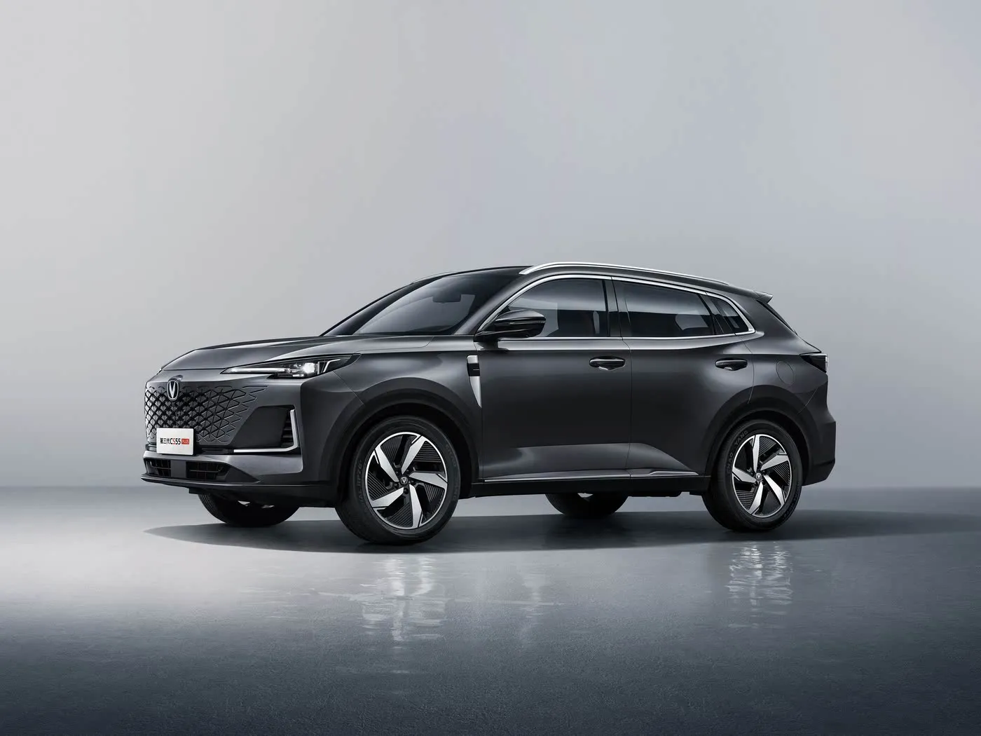 Changan CS55 PLUS 소형 SUV 190km/h 최고 속도, 360° 카메라, 듀얼 존 AC 및 JBL 오디오 프리미엄 트림