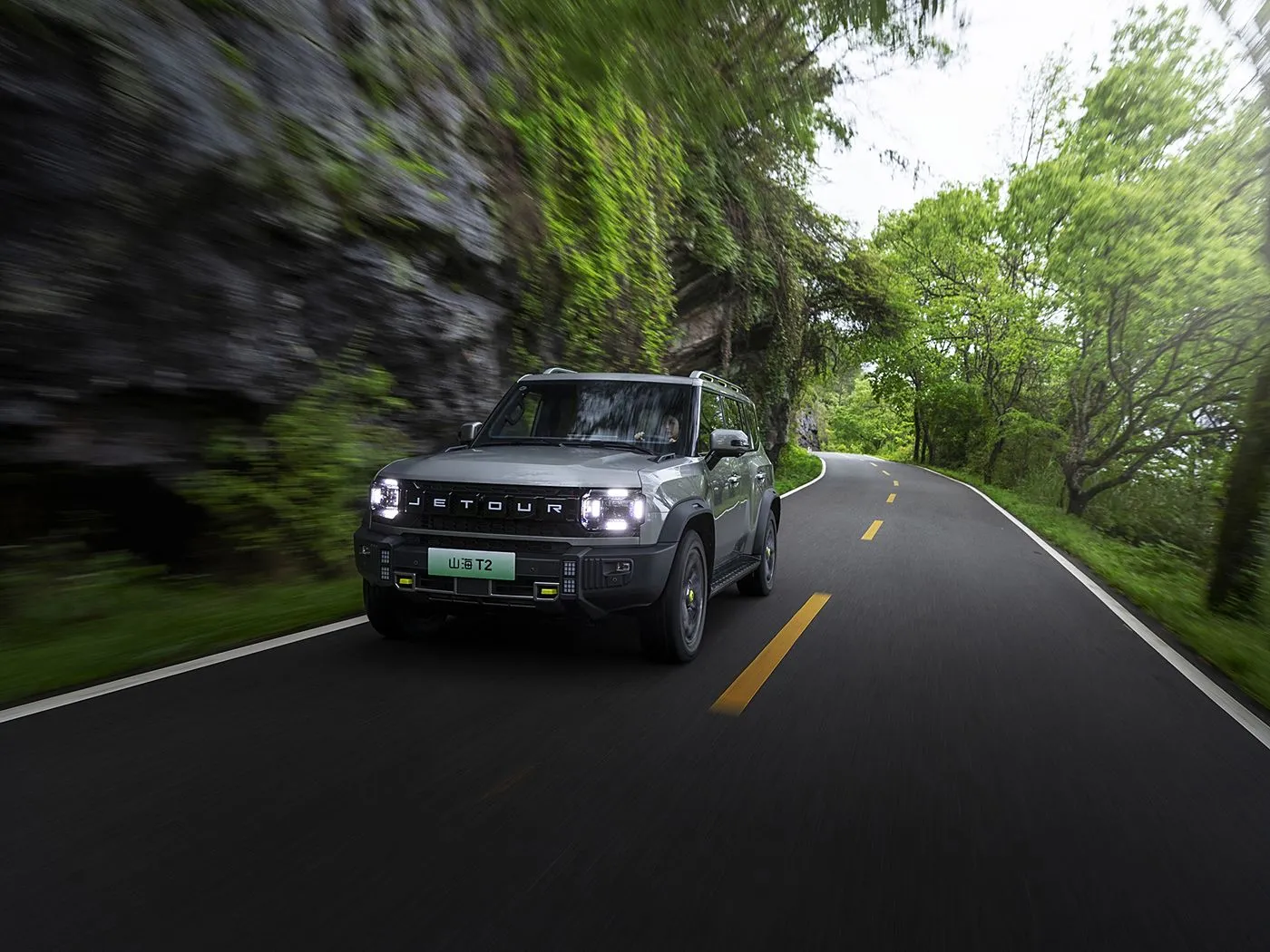 Jetour T2 SUV 하이브리드 버전 Euro VI 새로운 도착 라이트 터보 ACC 자동 기어 박스 가죽 왼쪽 스티어링