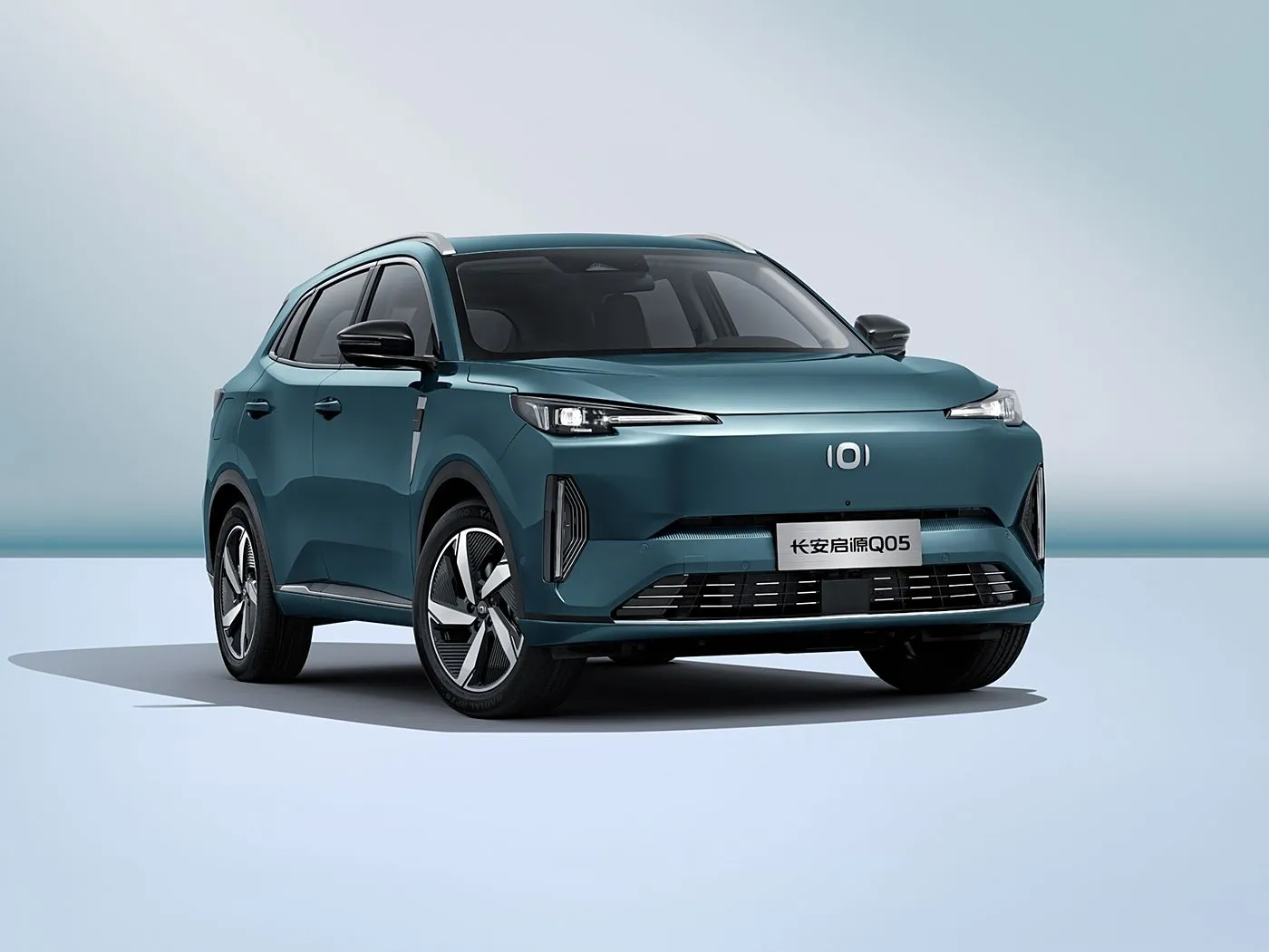 Changan NEVO Q05 하이브리드 전기 SUV 장거리 자동 변속기 5도어 5인승 가죽 인테리어 좌측