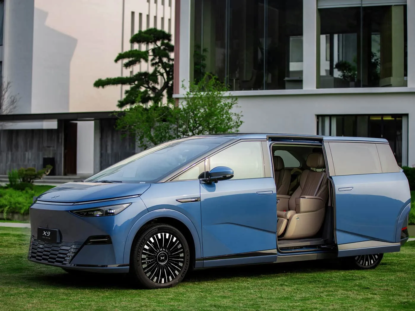 Xpeng X9 장거리 MPV SUV 순수 전기 왼쪽 조향 경쟁력 있는 가격 신에너지 차량