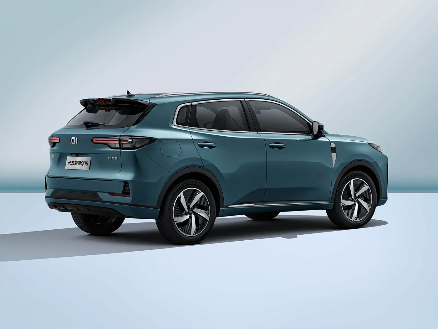 Changan NEVO Q05 하이브리드 전기 SUV 장거리 자동 변속기 5도어 5인승 가죽 인테리어 좌측
