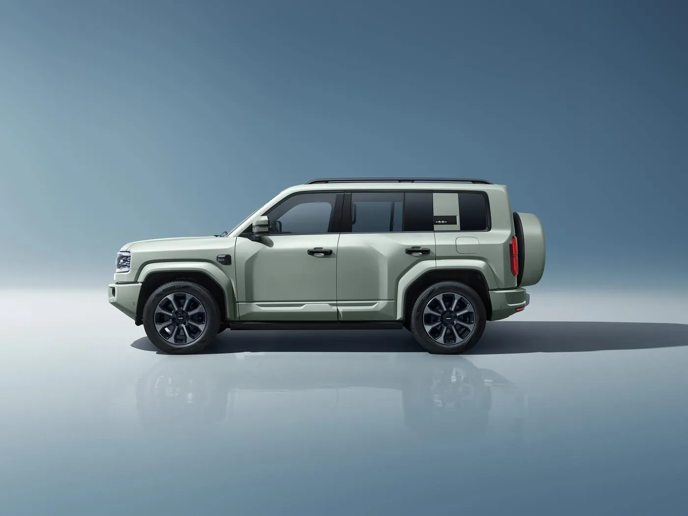 프리미엄 BYD Leopard 5 하이브리드 PHEV 오프로드 SUV(15.6인치 스크린 포함) 4x4 드라이브 4WD 83L 연료 탱크