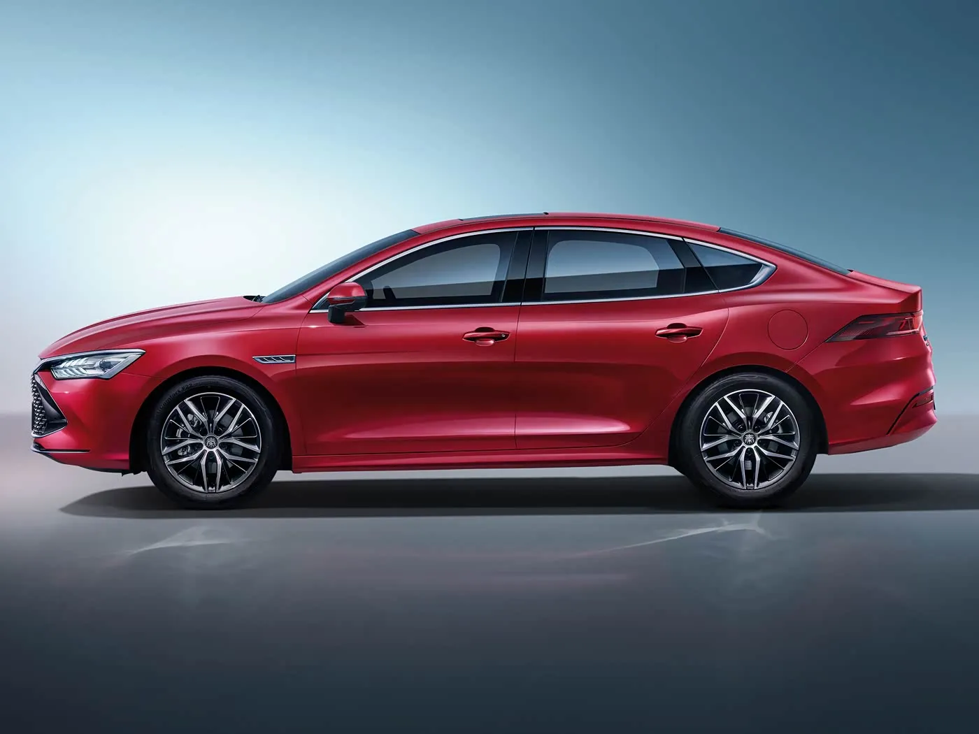 BYD Qing Plus 전기 SUV 하이브리드 자동차 신에너지 차량 강화된 EV 모터 좌측 조향 세단 검색 엔진에 최적화