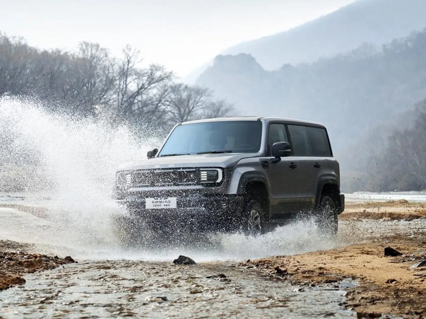 베이징 오프로드 BJ40 컴팩트 SUV 4WD, 85L 탱크 및 파노라마 카메라 장축 베이스