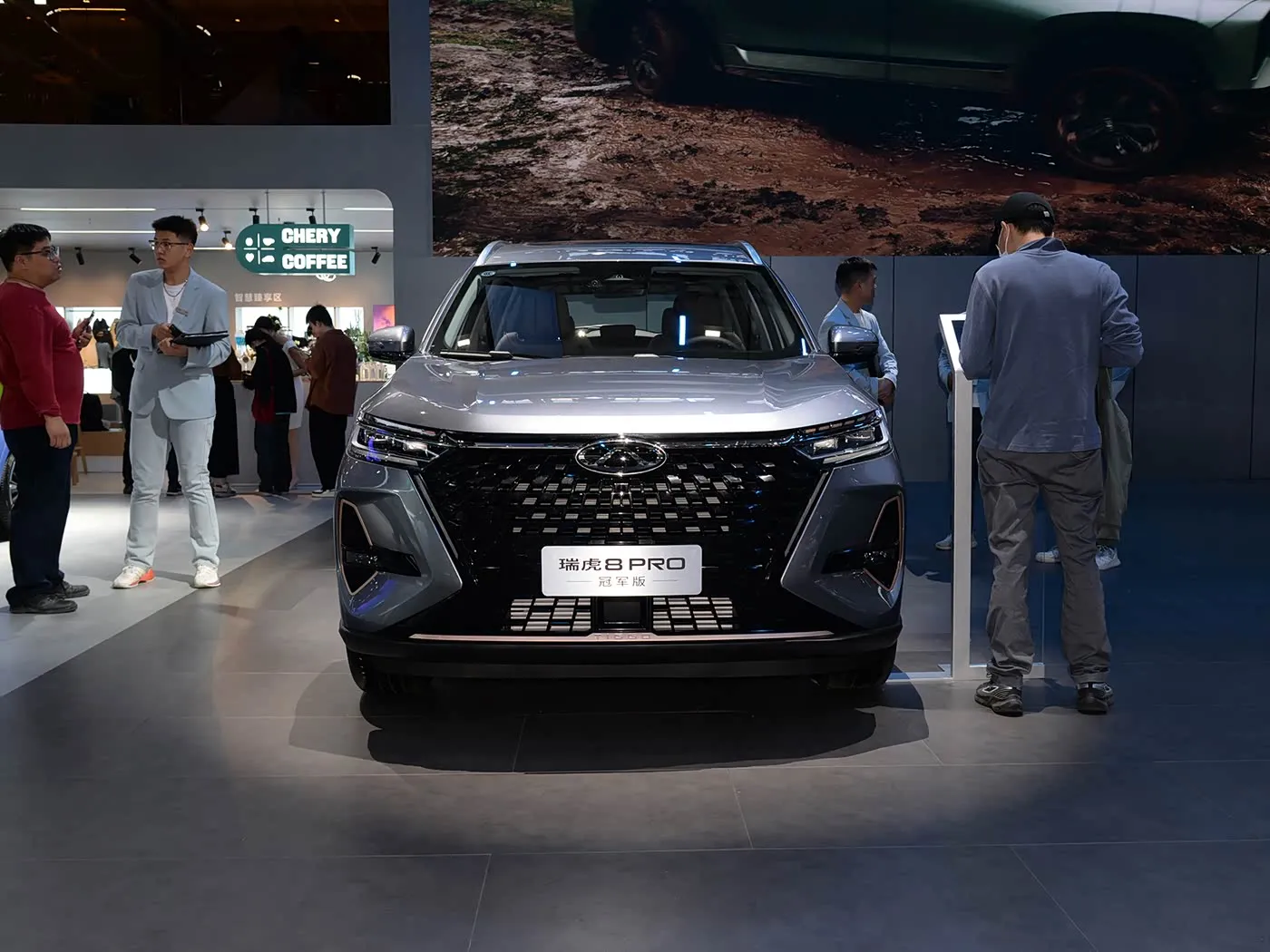 Chery Tiggo 8 Pro 럭셔리 패밀리 SUV 자동 변속기 후면 카메라 R18 왼쪽 가솔린 다크 가죽 시트 유로 VI 방출 AWD