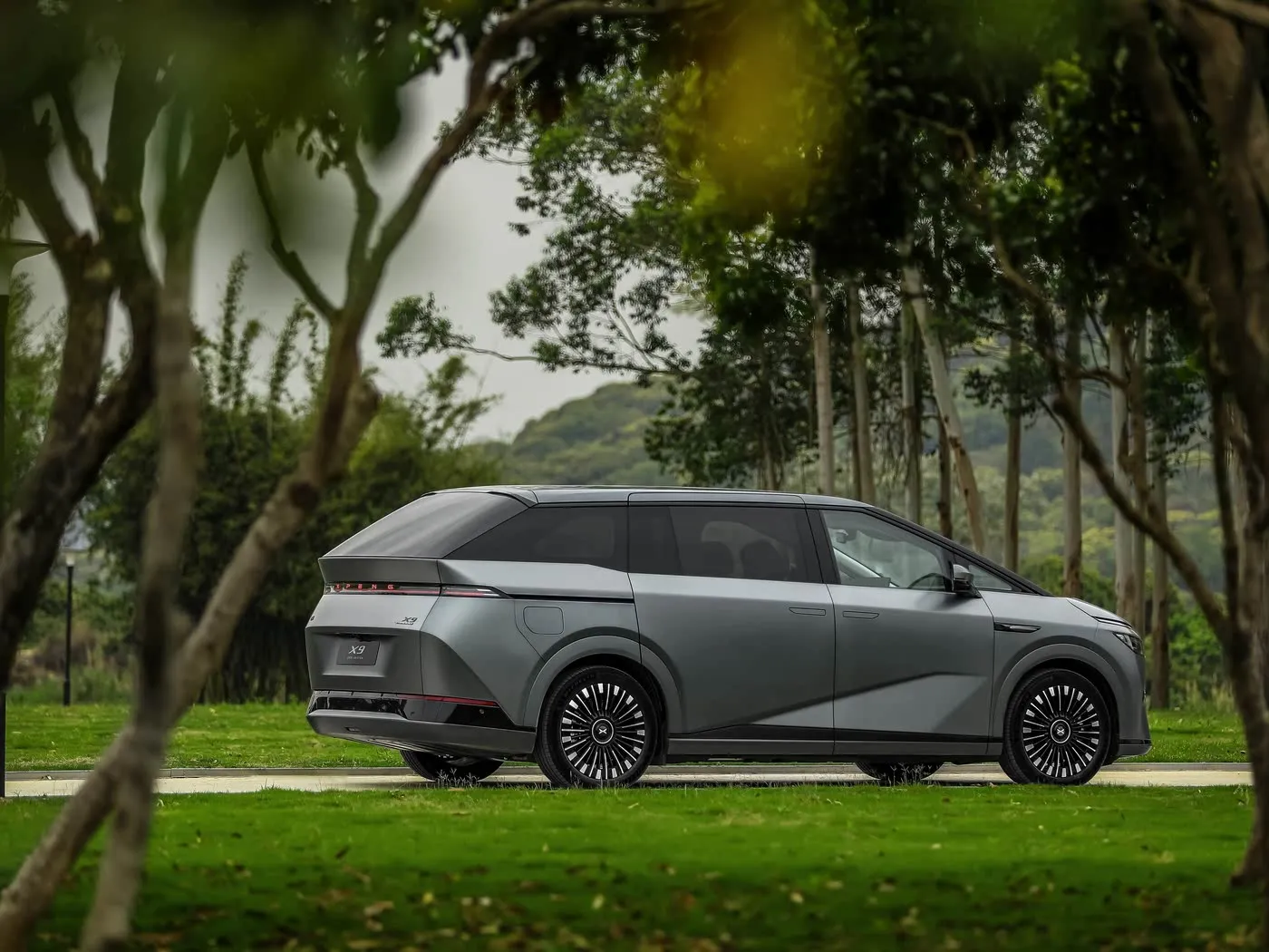 Xpeng X9 장거리 MPV SUV 순수 전기 왼쪽 조향 경쟁력 있는 가격 신에너지 차량