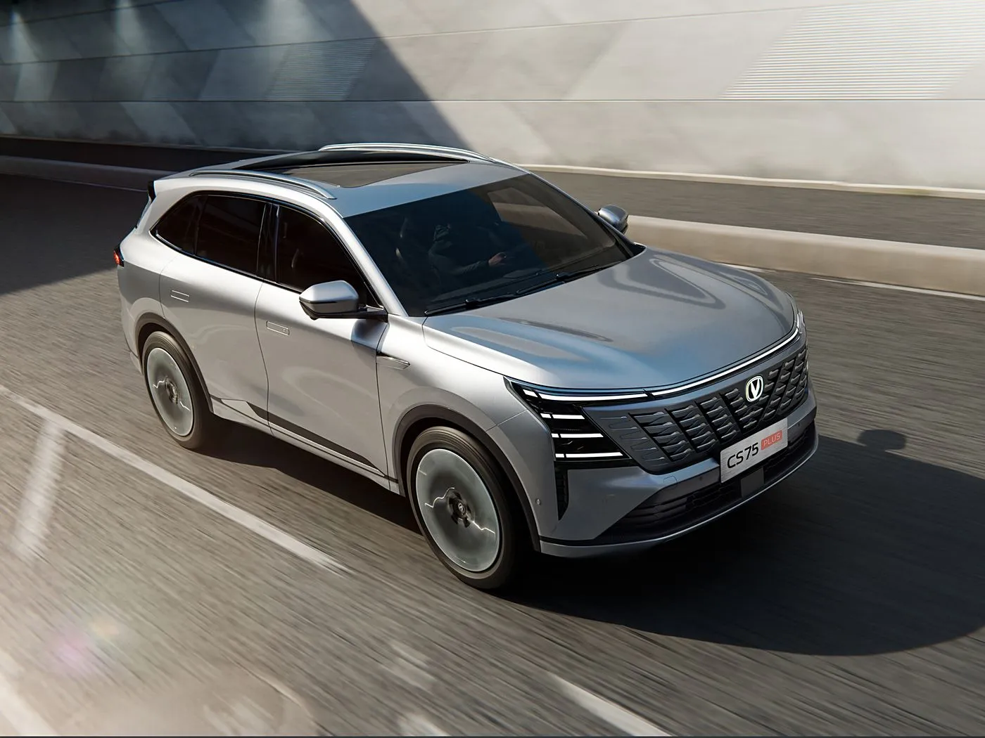 Changan CS75 PLUS 1.5T/2.0T L2.5 어시스트, 15.6인치 터치스크린 및 긴 휠베이스를 갖춘 소형 SUV