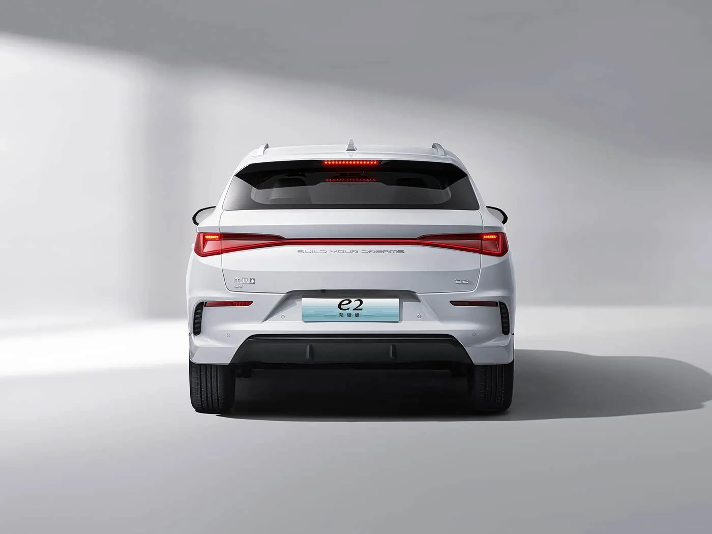 BYD E2 럭셔리 전기 EV 세단형 SUV 해치백 리튬 배터리 모터가 장착된 왼쪽 조향 자동차 중국의 신에너지 차량