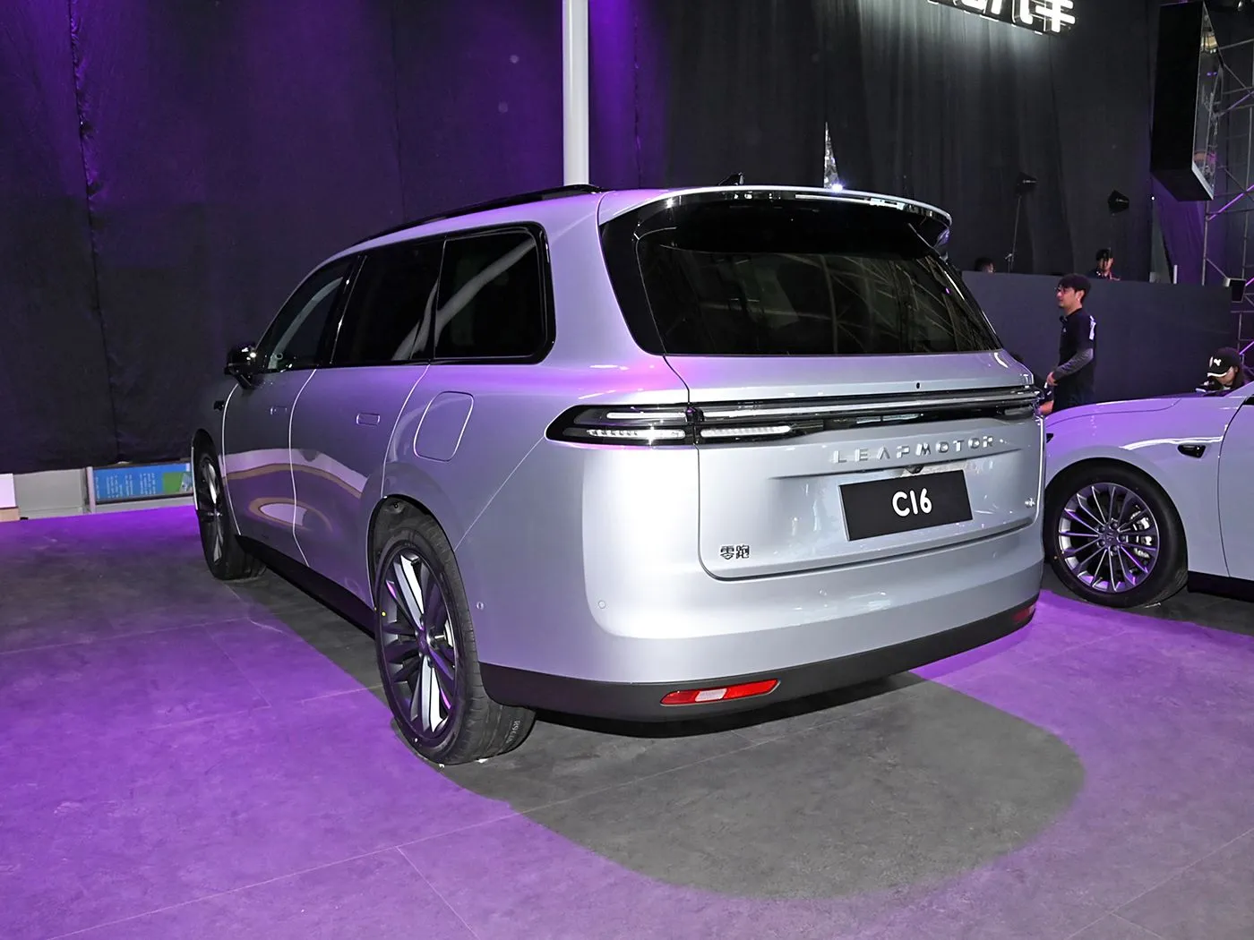 Leapmotor C16 5도어 6인승 EV SUV 4WD 드라이브 모드 좌측 조향 전기 및 하이브리드 연료 새로운 에너지 자동