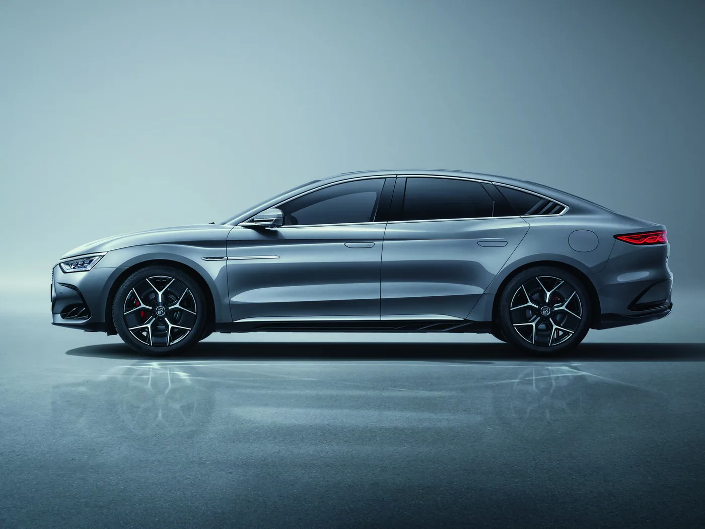BYD Han EV/DM-i 듀얼 모터 파워와 최첨단 기술로 럭셔리 세단을 전기화하다 NEW ENERGE